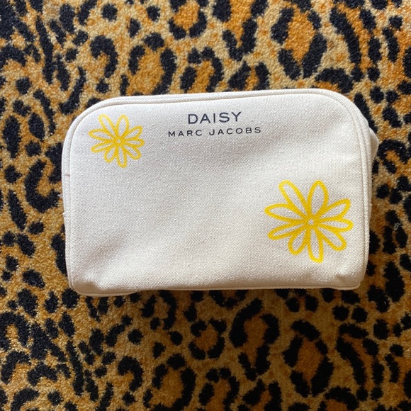 Marc Jacobs Handbags - Daisy Marc Jacobs large Makeup/toiletry canvas bag New